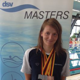 Susan Przywara des Schwimmclub Westerbach Eschborn (SCWE) in Gera bei den 48. Deutschen Meisterschaften der Mastersschwimmer