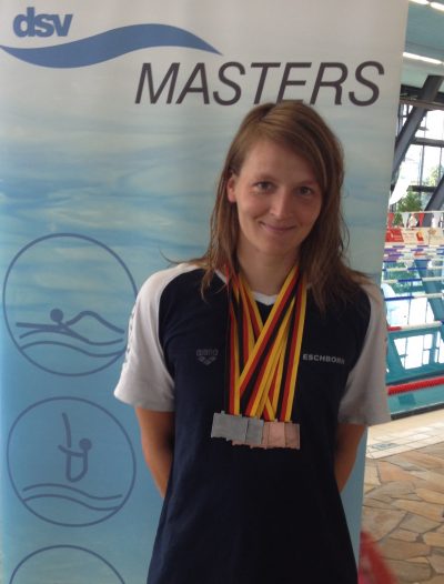 Susan Przywara des Schwimmclub Westerbach Eschborn (SCWE) in Gera bei den 48. Deutschen Meisterschaften der Mastersschwimmer