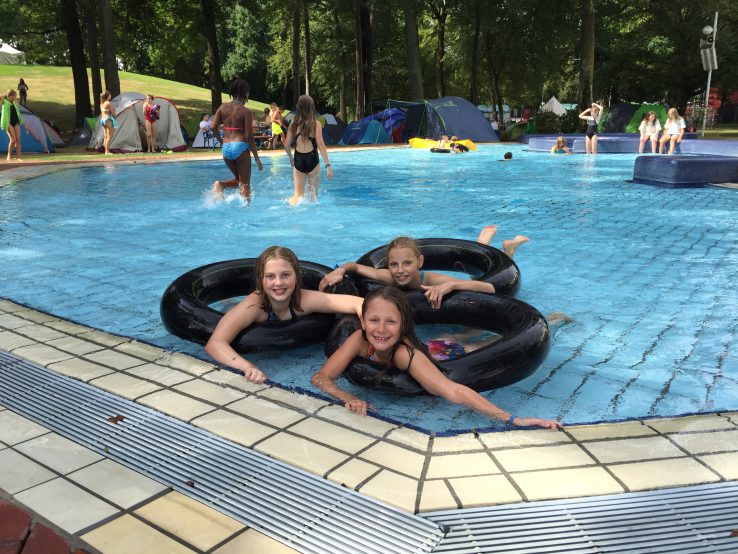 Der Nachwuchs des Schwimmclub Westerbach Eschborn (SCWE) beim SWIM-IN 2016 in Neu-Isenburg